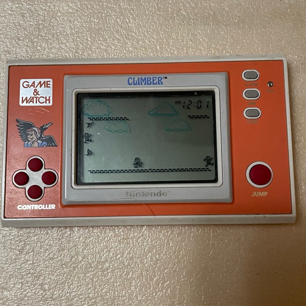 This is extremely rare And it works !!! Vintage Nintendo Climber Game and Watch